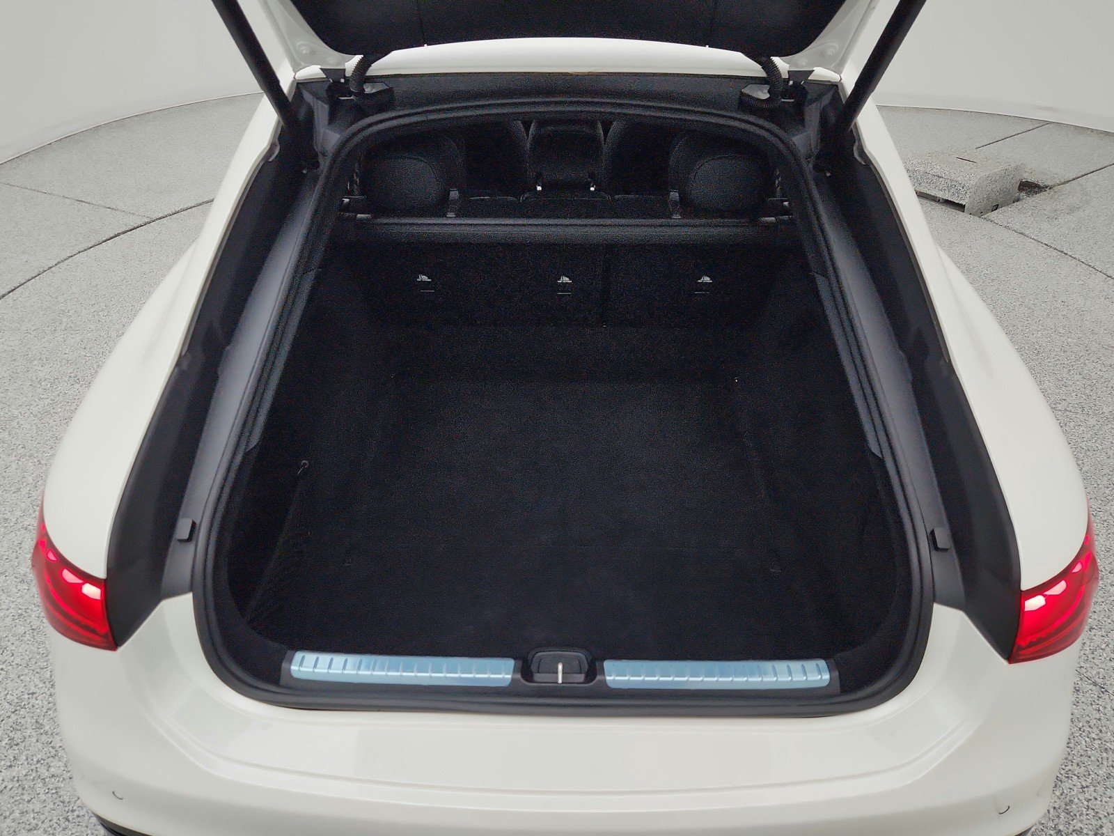 Certified Used 2023 MANUFAKTUR Diamond White Mercedes-Benz EQS 580 image 30