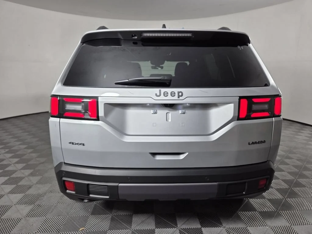 New 2026 Silver Zynith Clear-Coat Exterior Paint Jeep Laredo image 6