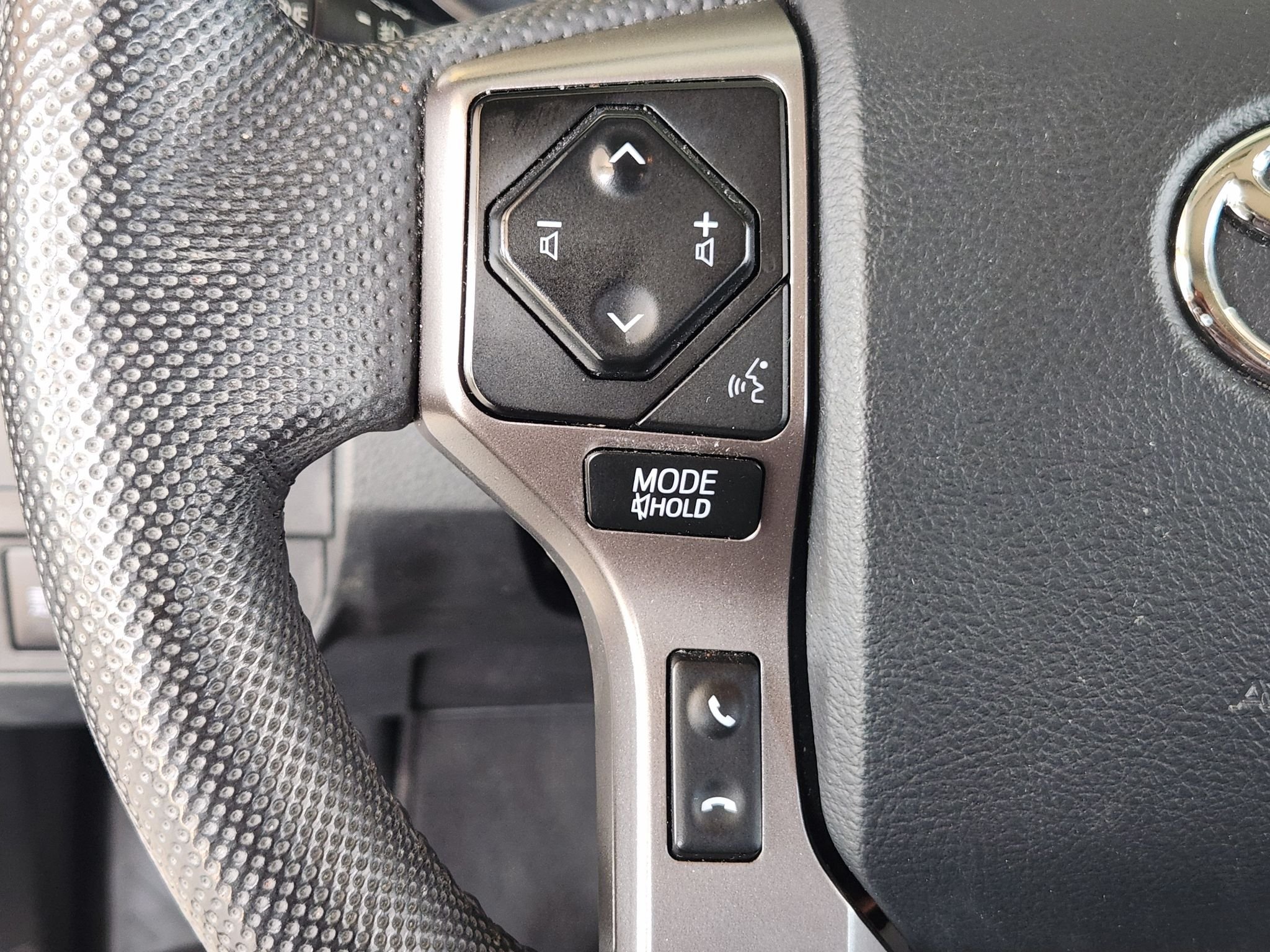 Used 2023 Ice Cap Toyota SR5 image 27