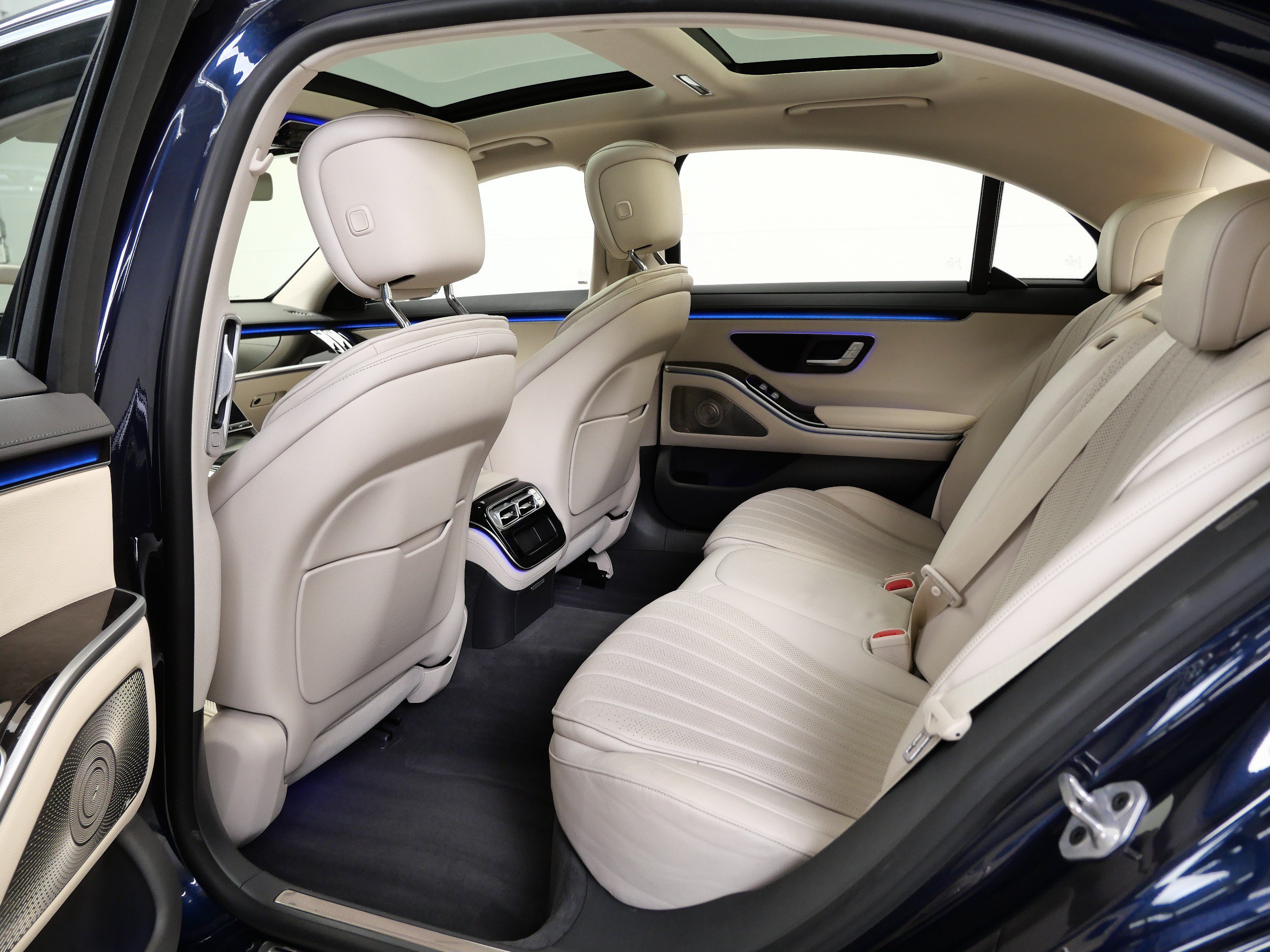 Used 2022 Nautical Blue Metallic Mercedes-Benz S 500 image 16