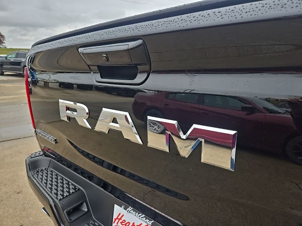 New 2026 Diamond Black Crystal Pearl-Coat Exterior Paint RAM Big Horn/Lone Star image 25