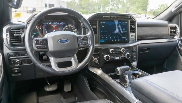 Used 2022 White Metallic Ford XLT image 9