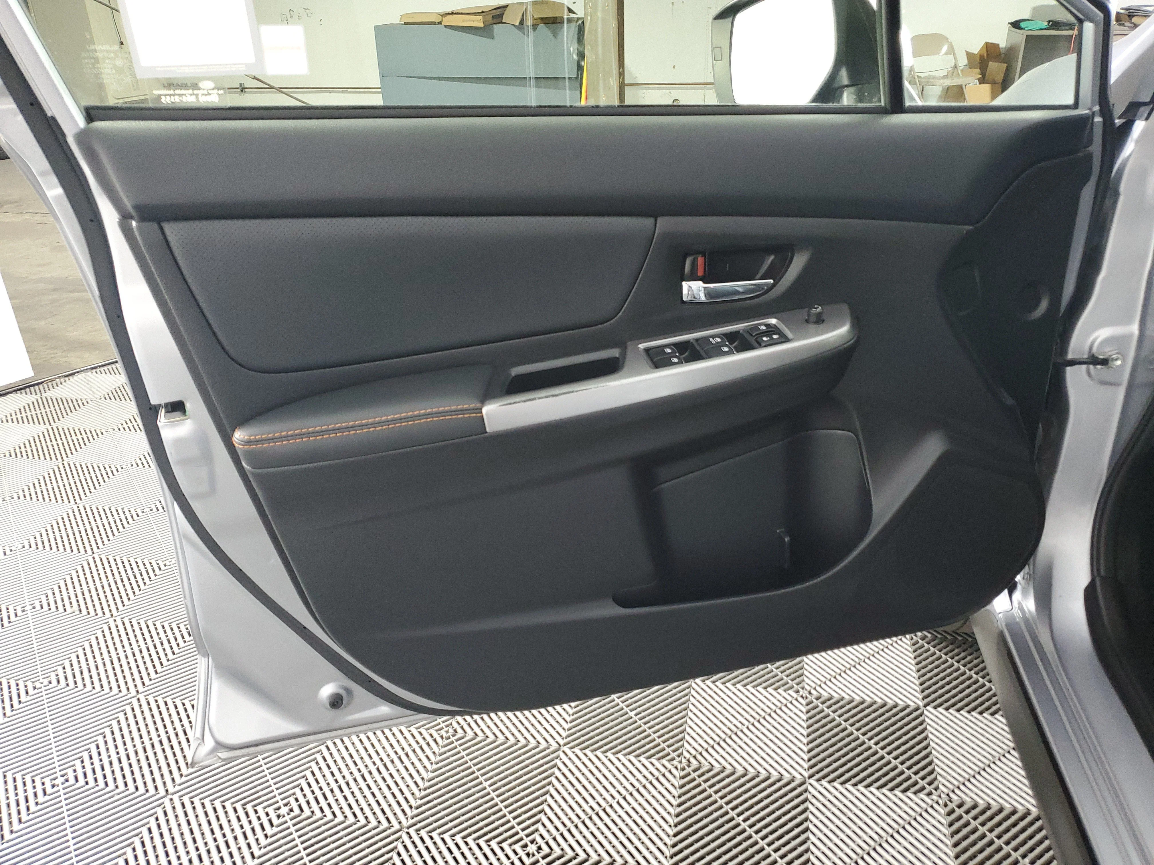 Used 2017 Ice Silver Metallic Subaru Limited image 28