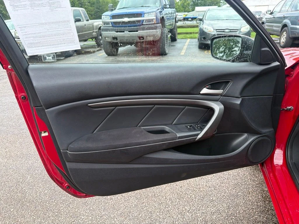 Used 2010  Honda LX-S image 23