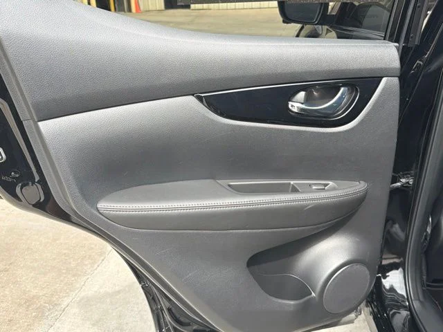 Used 2022 Black Nissan SL image 13