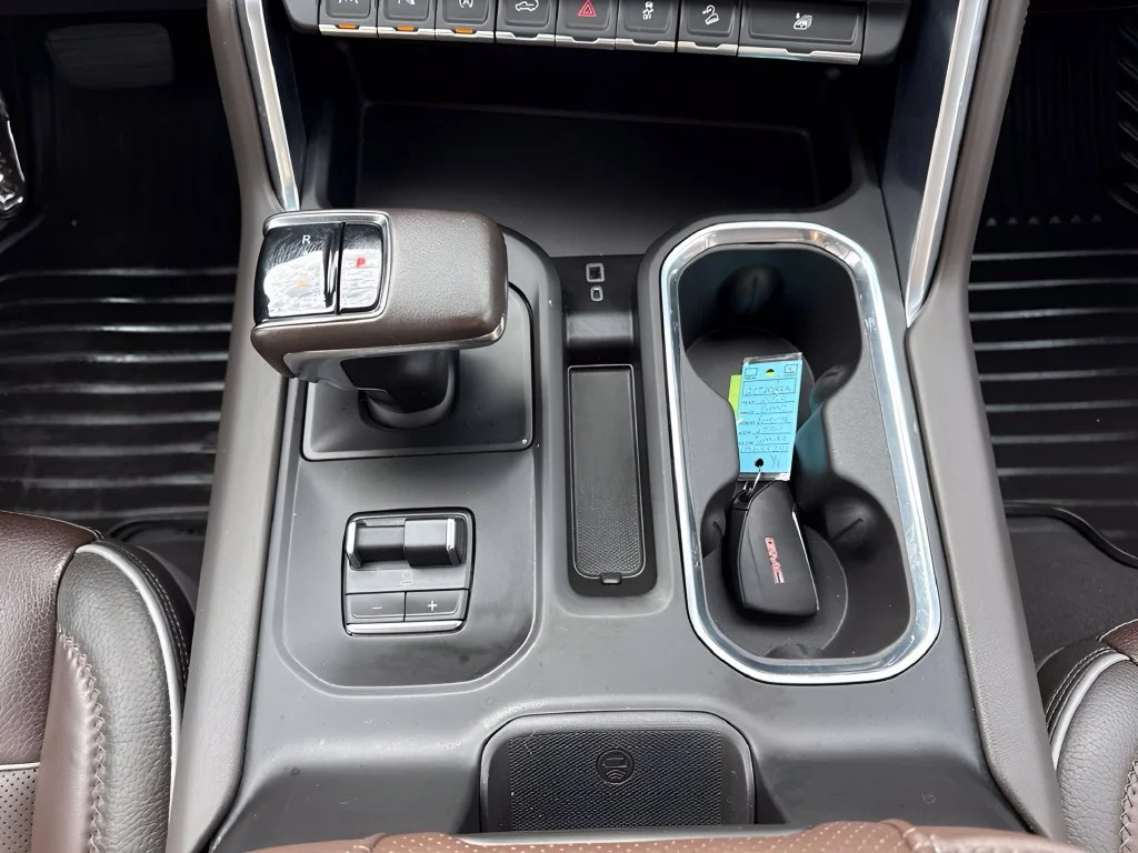 Used 2022 WHITE FROST TRICOAT GMC Denali image 18