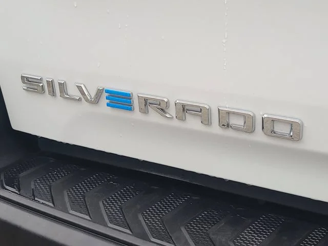 New 2026 Summit White Chevrolet LT - Extended Range image 9