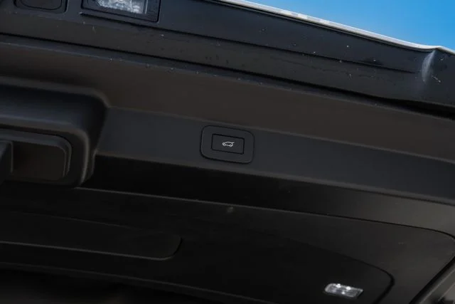 New 2026  Land Rover SE image 64