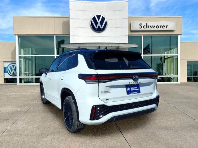 2026 Volkswagen Tiguan SE R-LINE BLACK