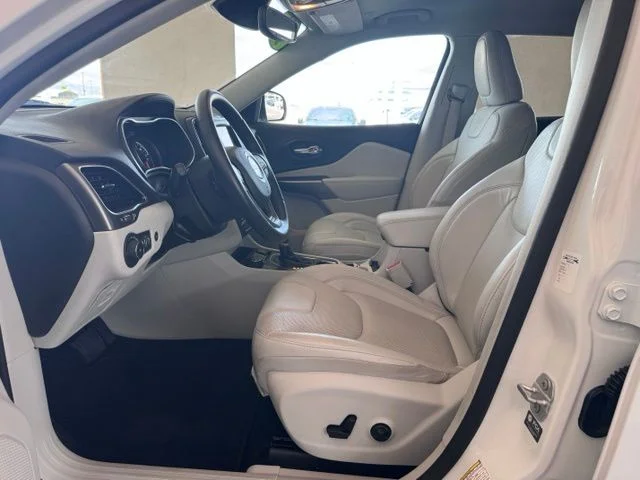 Certified Used 2021 Bright White Clearcoat Jeep Latitude Lux image 9