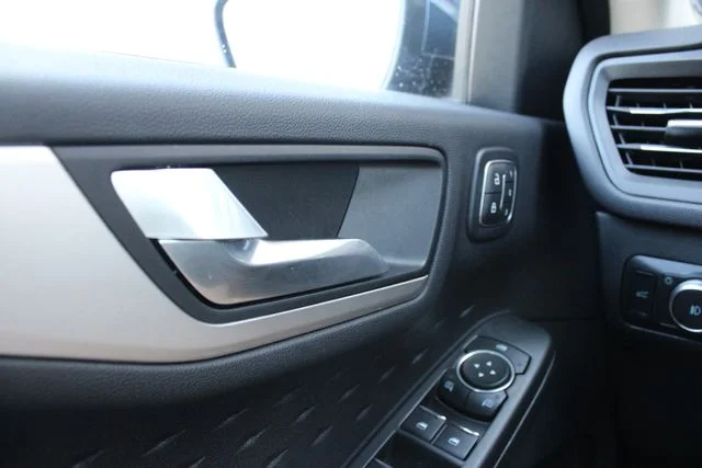 Used 2020 Blue Ford SEL image 7