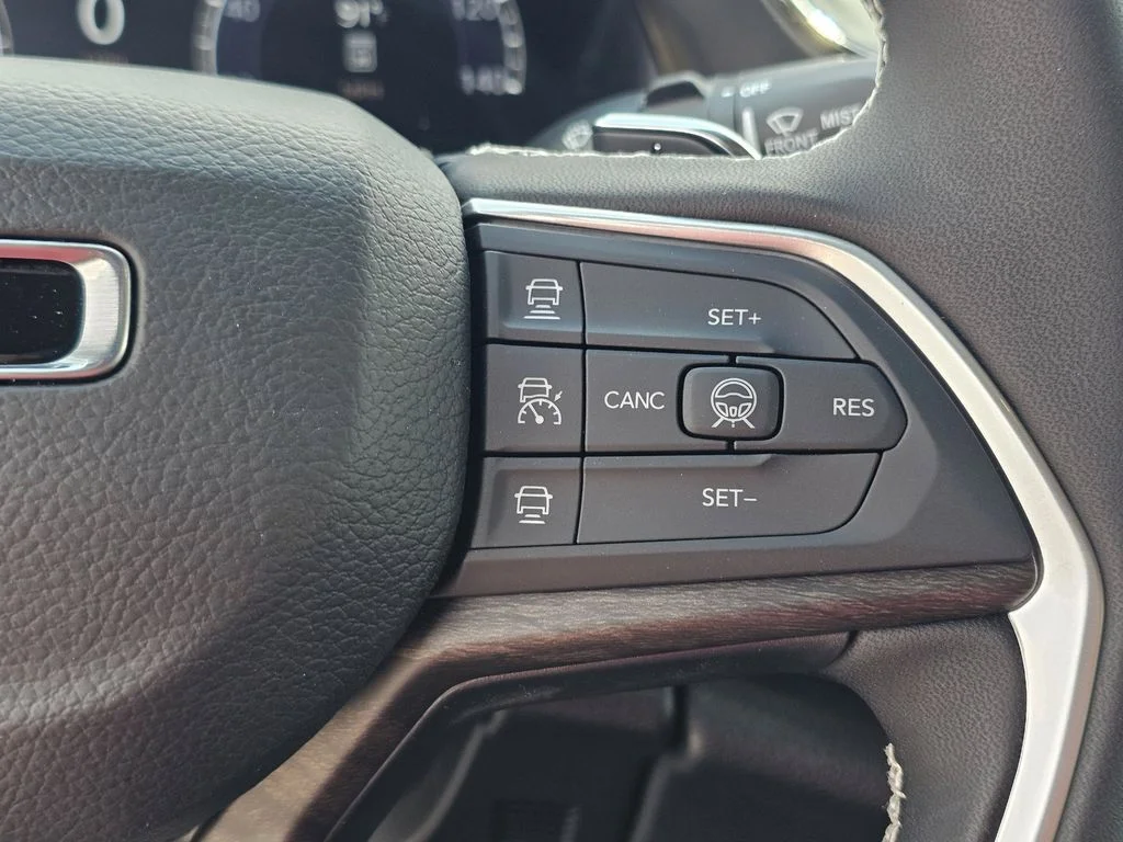 New 2026 Silver Zynith Exterior Paint Jeep Altitude image 21