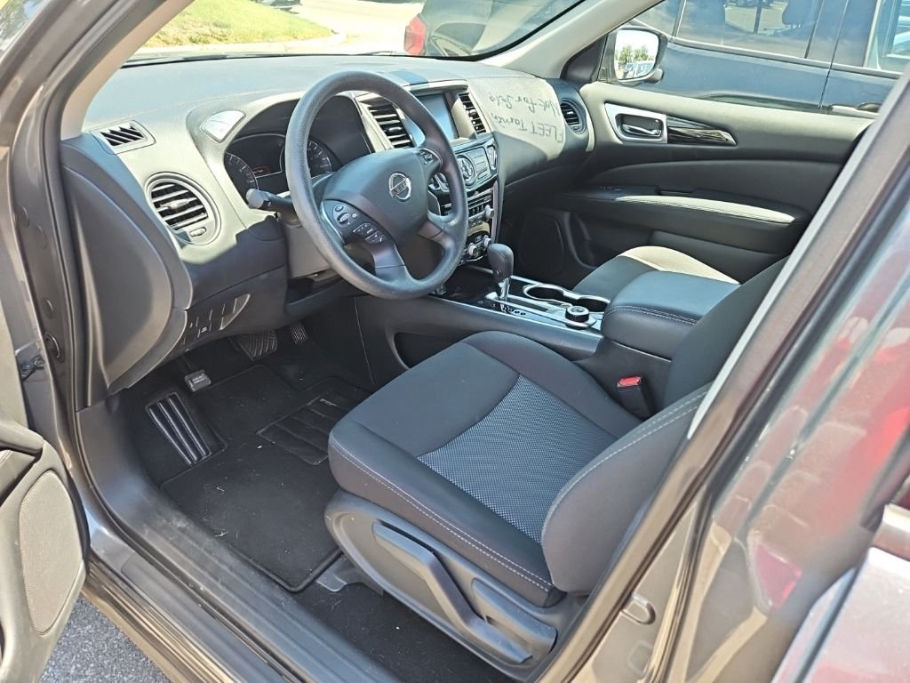 Used 2020 Gray Nissan S image 5