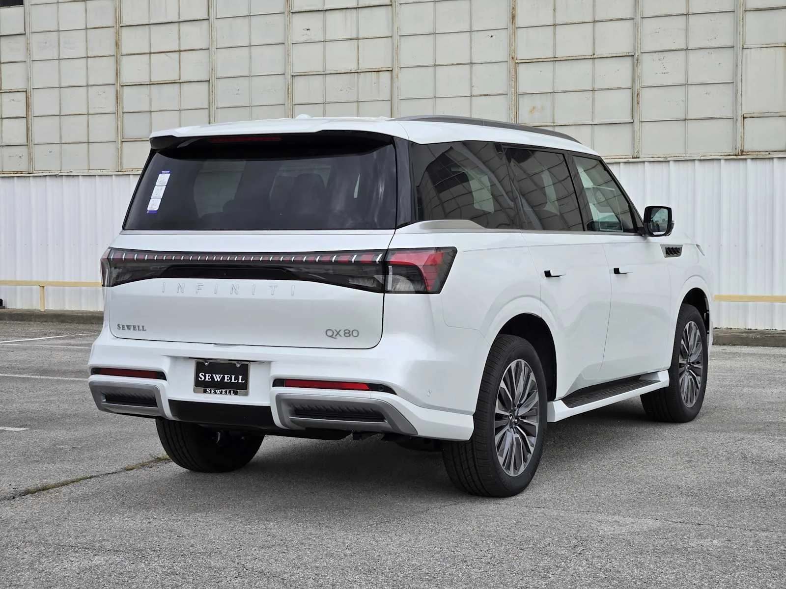 New 2026 RADIANT WHITE INFINITI Luxe 2WD image 4