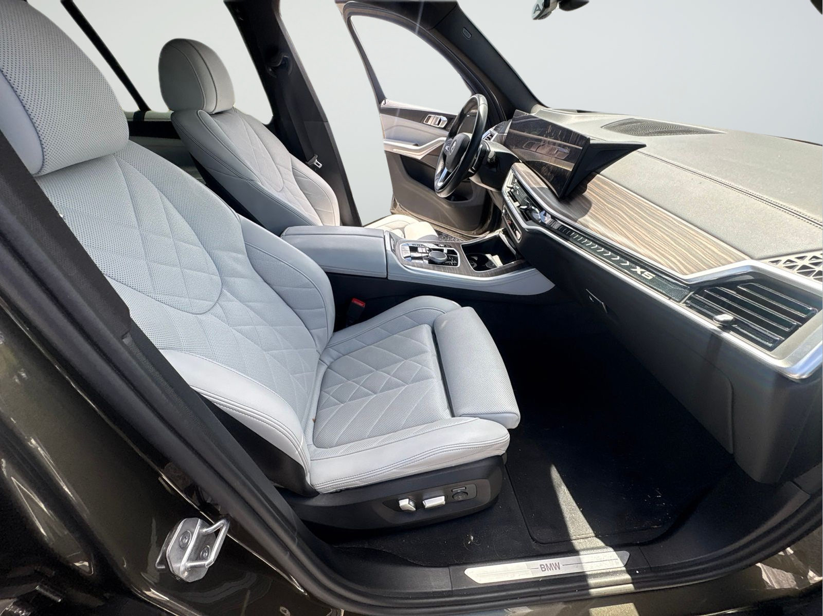 Used 2024 Green BMW sDrive40i image 13