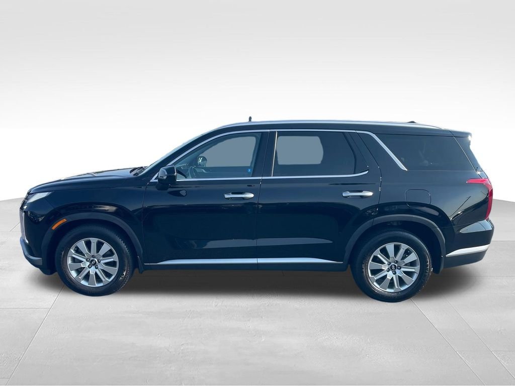 Used 2023 Black Hyundai SEL image 2