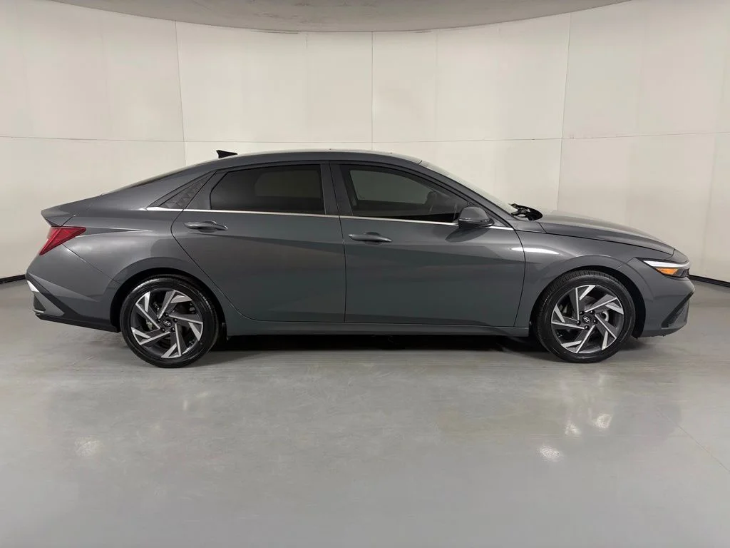 Used 2025 Gray Hyundai Limited image 9