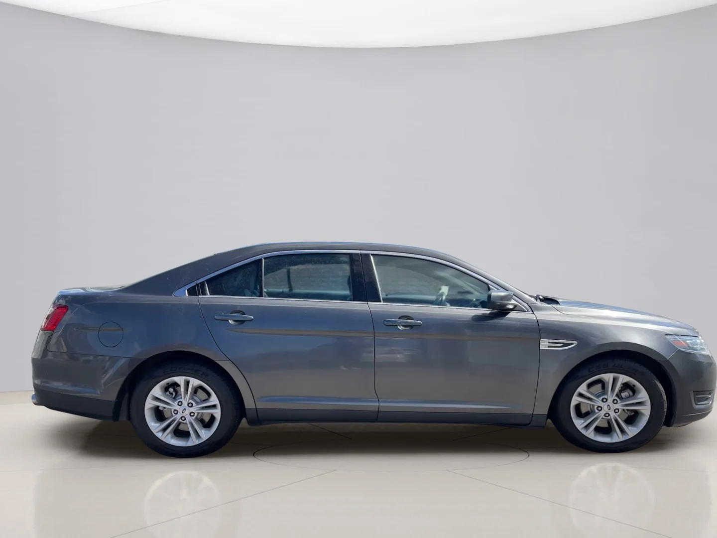 Used 2015 Gray Ford SEL image 6