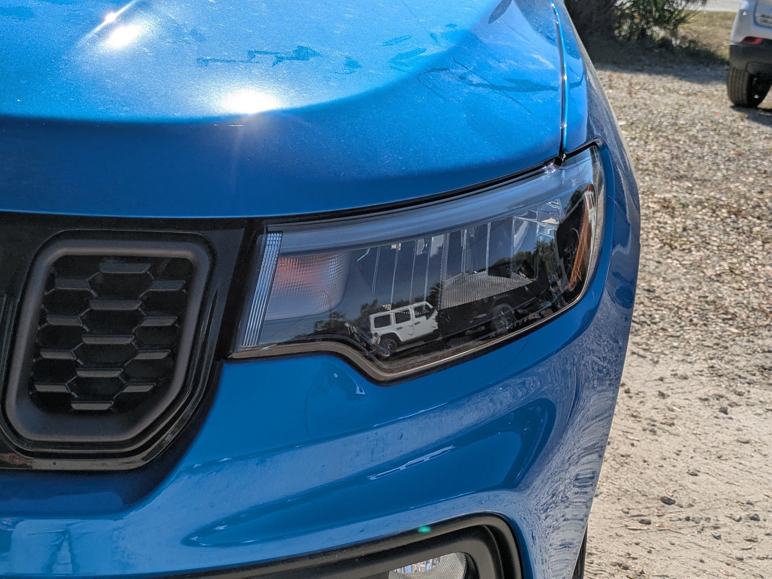 New 2026 Hydro Blue Pearl-Coat Exterior Paint Jeep Latitude Altitude image 9