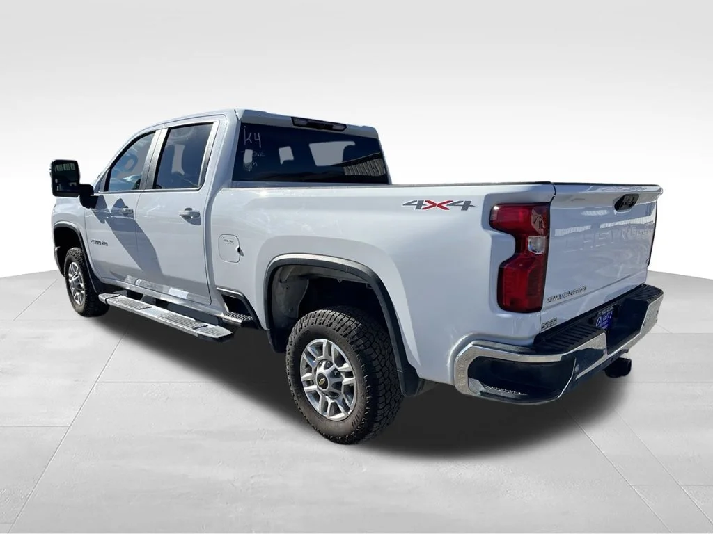 Used 2025 Summit White Chevrolet LT image 7