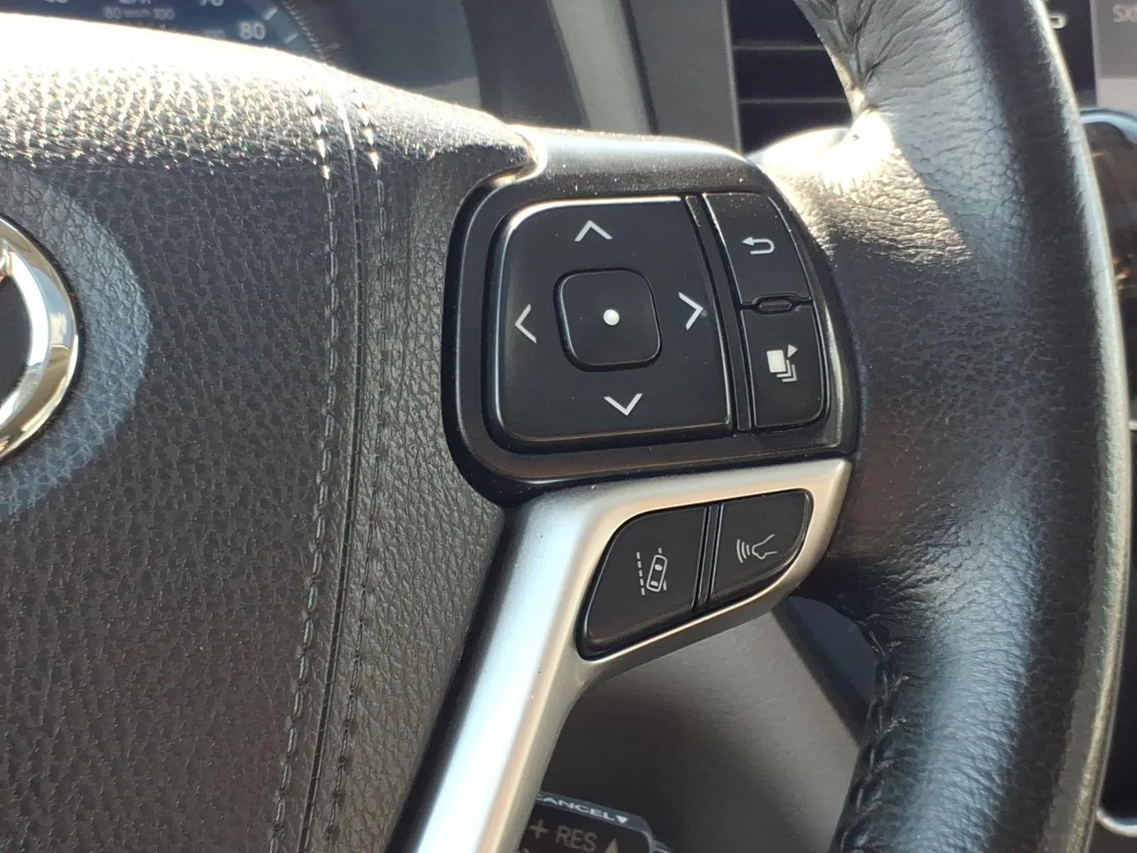 Used 2019 Midnight Black Metallic Toyota XLE image 29