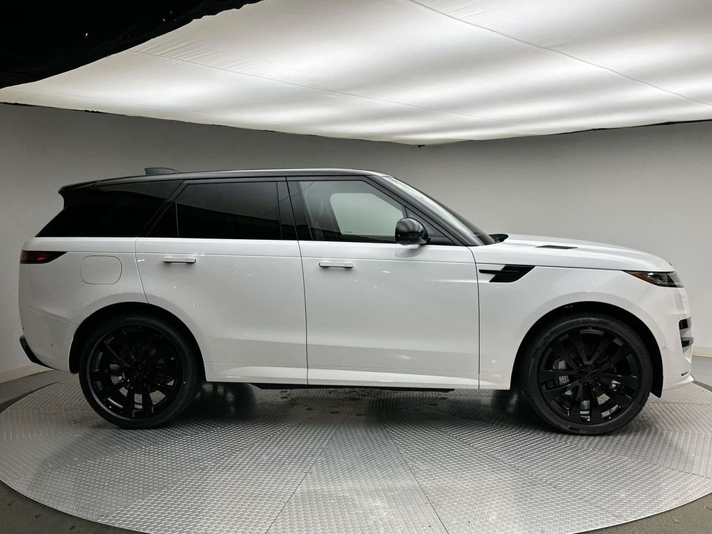 New 2026 Fuji White Land Rover Dynamic SE image 4