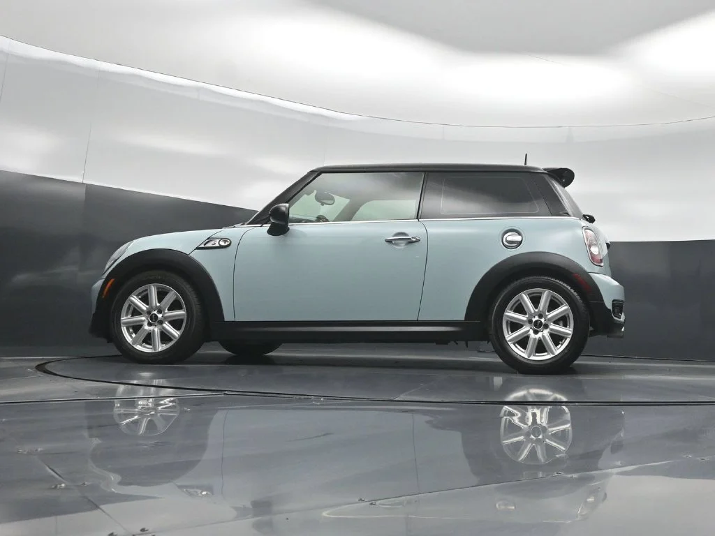 Used 2013 Blue MINI Base image 7