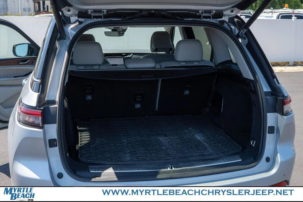 Certified Used 2022 Silver Jeep Summit image 30