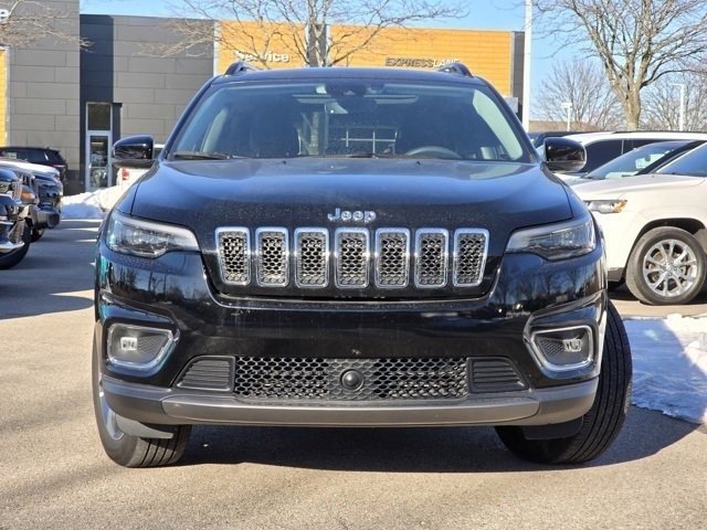 Used 2022 Diamond Black Crystal Pearlcoat Jeep Limited image 2