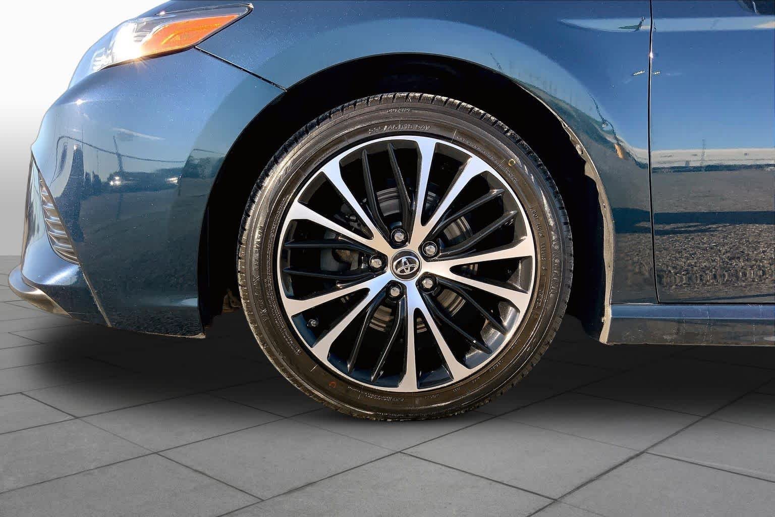 Used 2018 Galactic Aqua Mica Toyota SE image 11