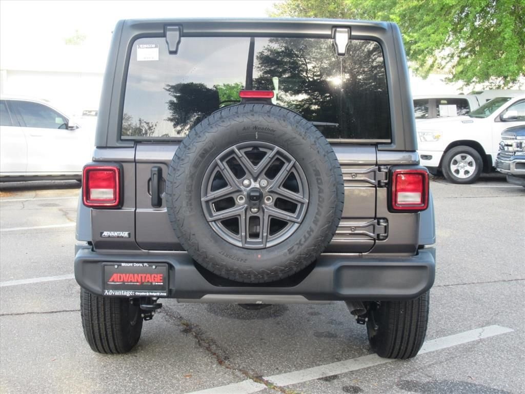New 2026 Granite Crystal Metallic Clear-Coat Exterior Paint Jeep Sport S image 5