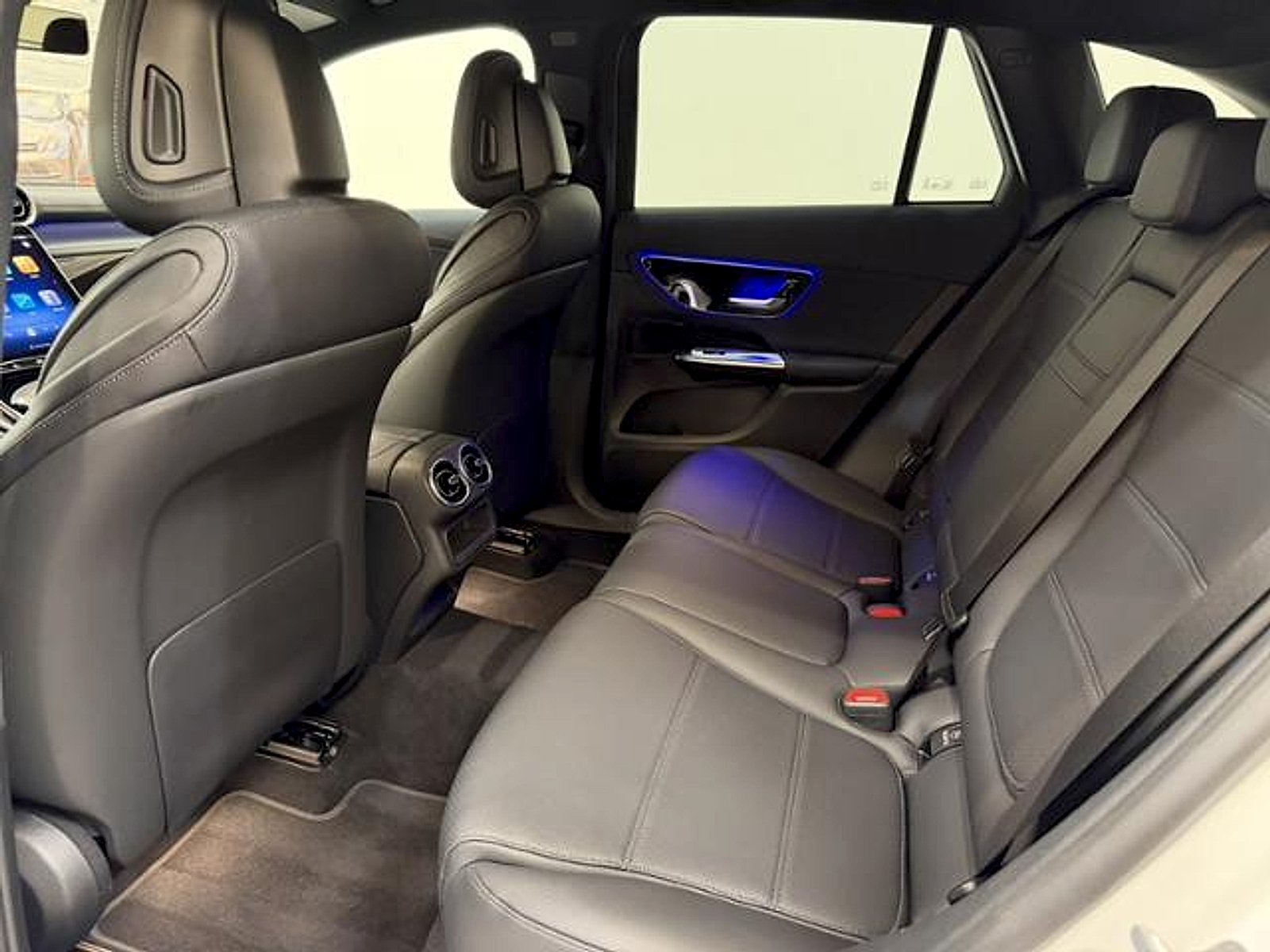 Certified Used 2025 Polar White Mercedes-Benz SUV image 19