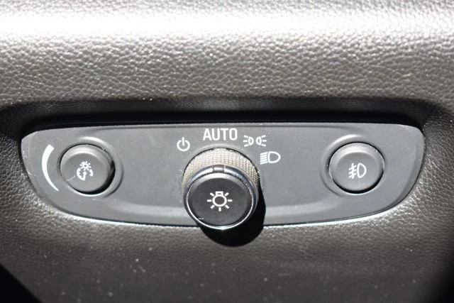 Used 2020 Red Chevrolet Premier image 28