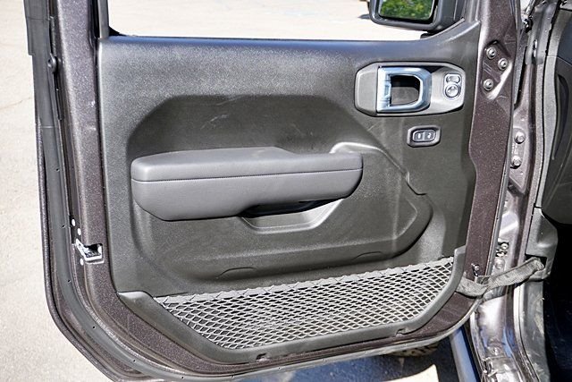 New 2026 Granite Crystal Metallic Clear-Coat Exterior Paint Jeep Rubicon image 26