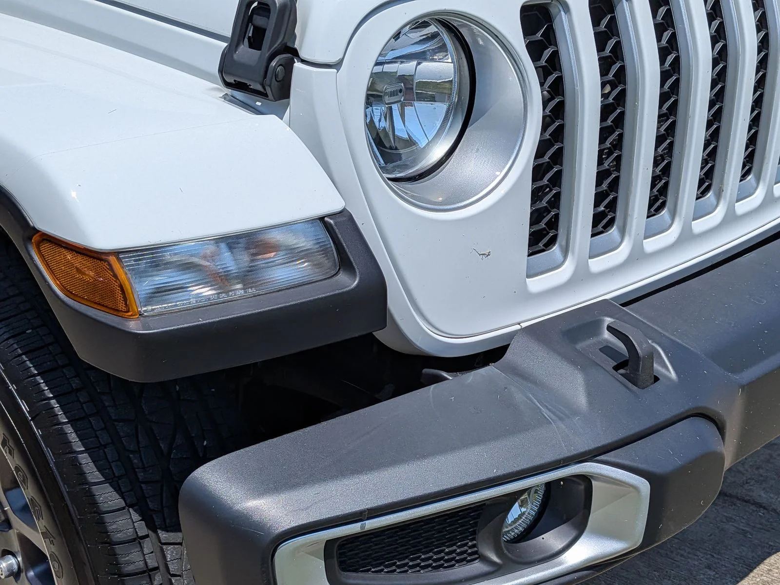 Used 2022 Bright White Clearcoat Jeep Overland image 36