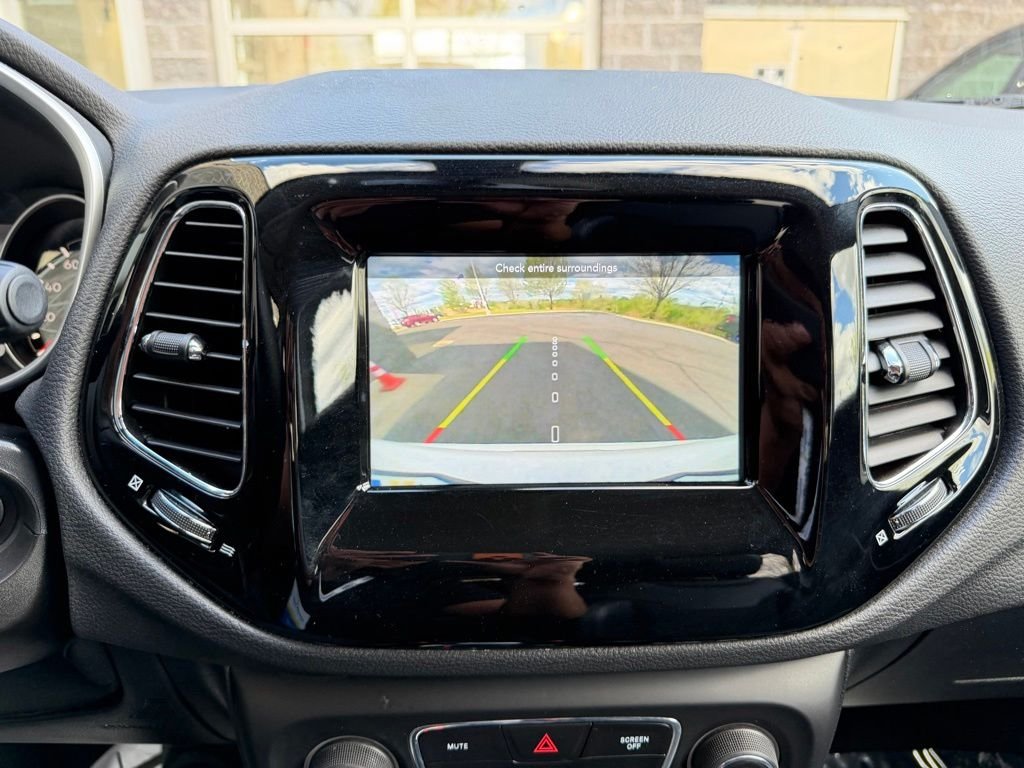 Used 2019 White Jeep Latitude image 15