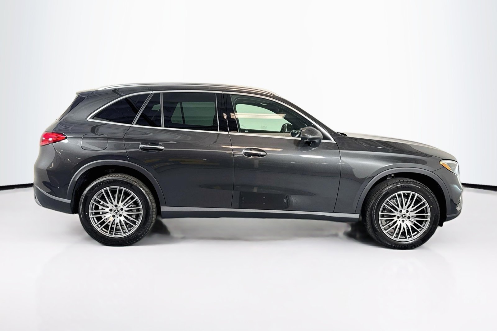 New 2026 Graphite Grey Metallic Mercedes-Benz GLC 300 image 4