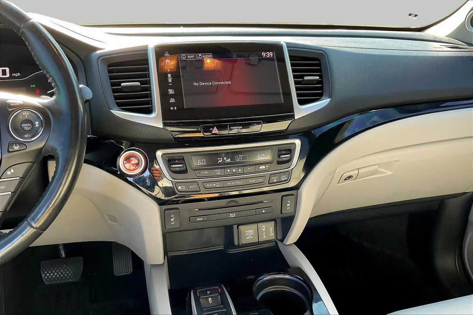Used 2017 Lunar Silver Metallic Honda Touring image 6