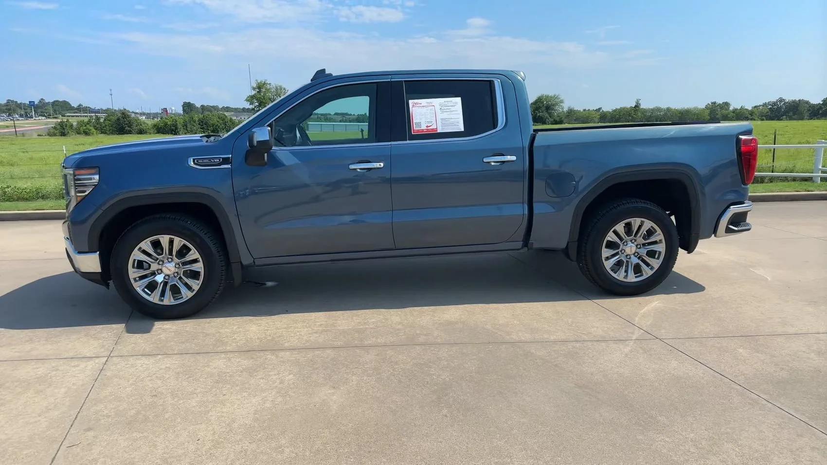 Used 2024 Downpour Metallic GMC SLT image 5