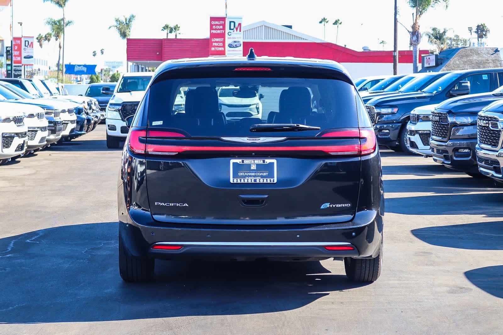 Used 2023 Brilliant Black Crystal Pearlcoat Chrysler Hybrid Limited image 5