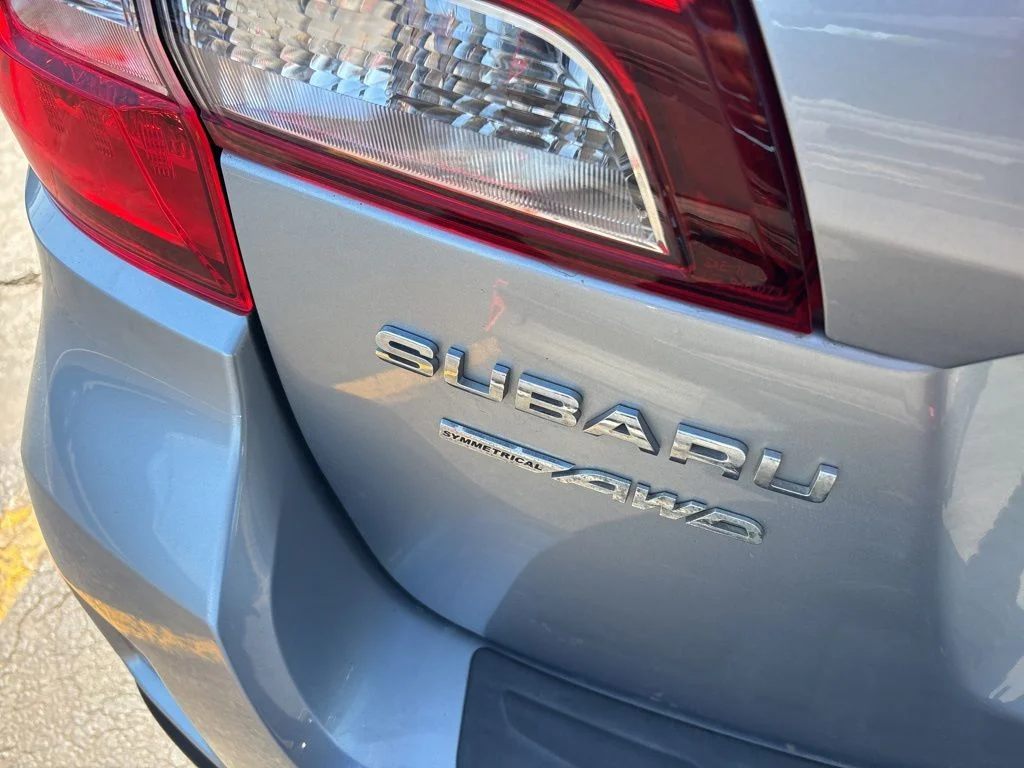 Used 2016 Ice Silver Metallic Subaru 2.5i Premium image 6