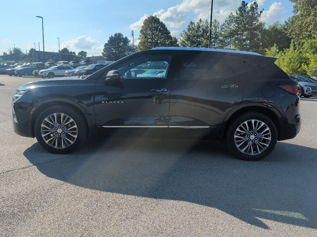 Used 2020 Midnight Blue Metallic Chevrolet Premier image 7