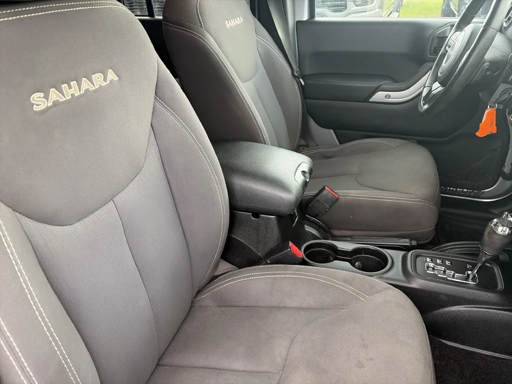 Used 2017 Silver Jeep Unlimited Sahara image 29