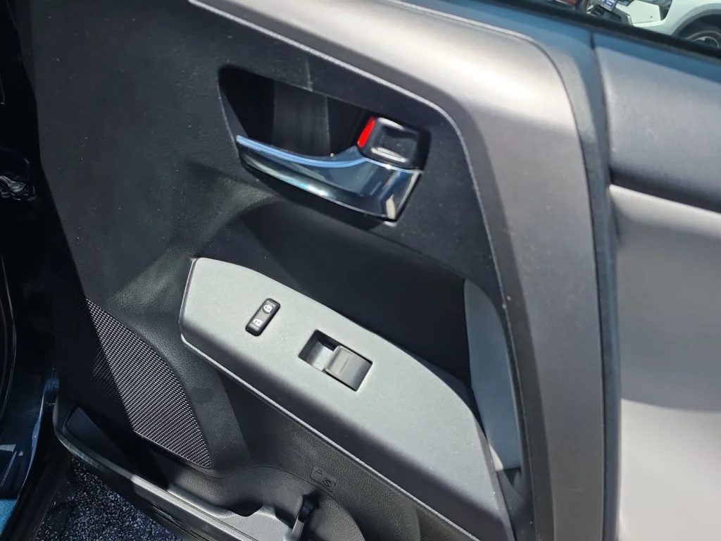 Used 2018 Galactic Aqua Mica Toyota XLE image 22