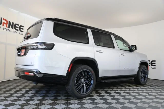 New 2026 Silver-Zynith Exterior Paint Jeep  image 25