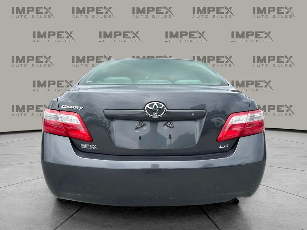 Used 2008 Gray Toyota LE image 4