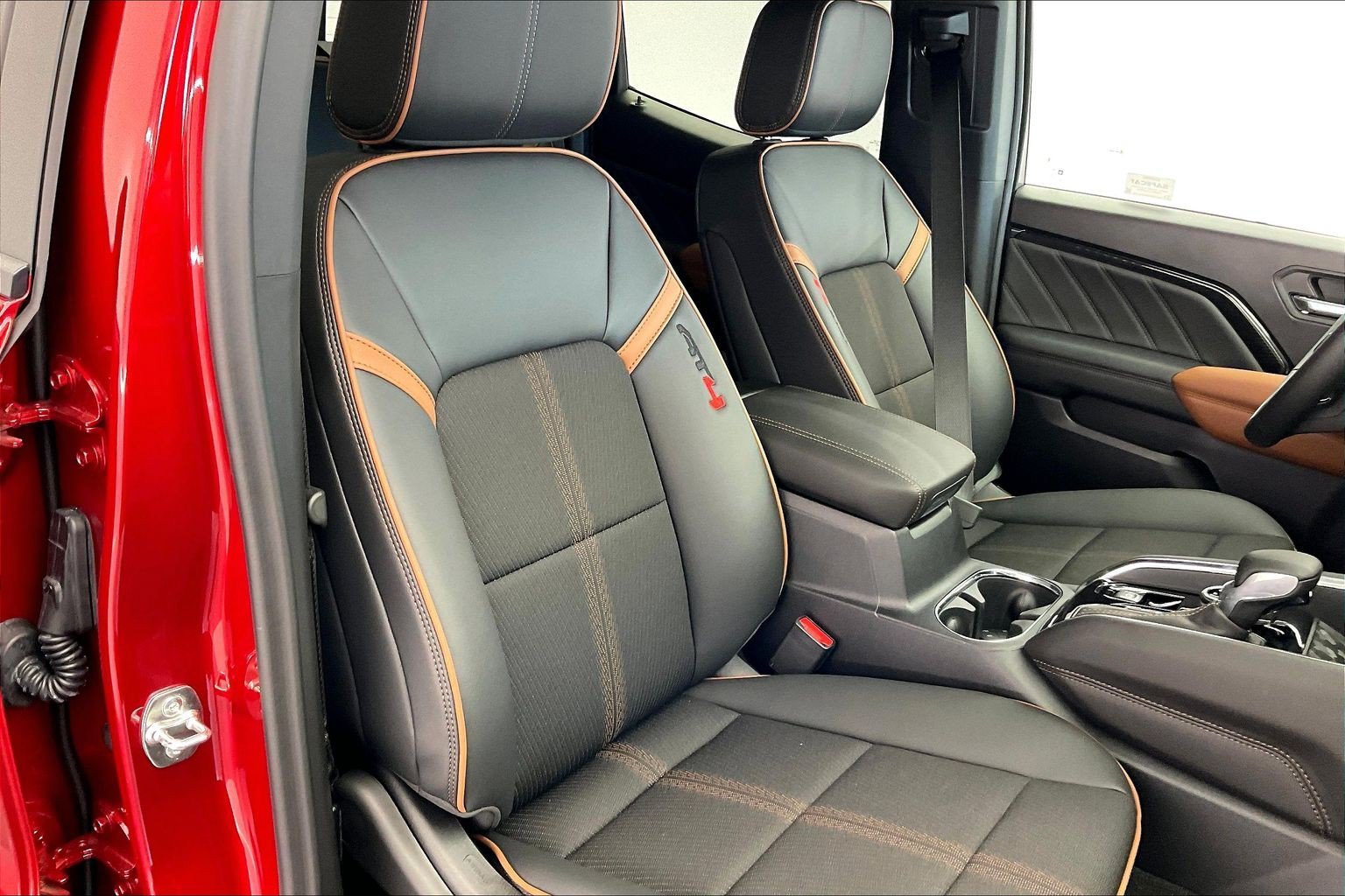 2026 GMC Canyon AT4 - Photo 9