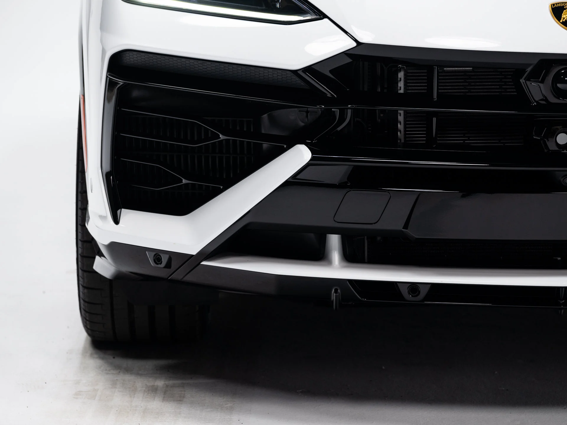 Used 2025  Lamborghini SE image 15