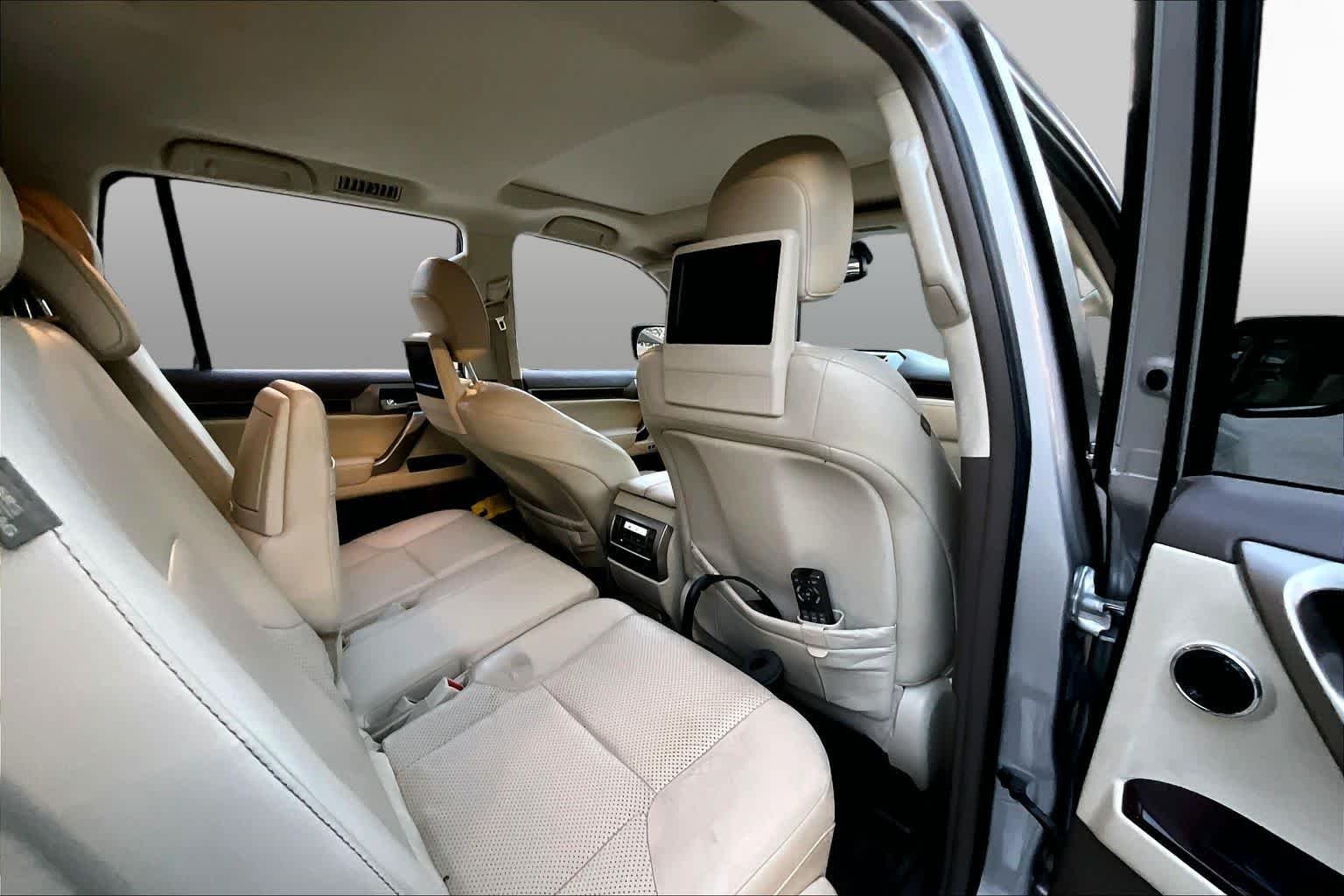 Used 2014 Tungsten Pearl Lexus Luxury image 19