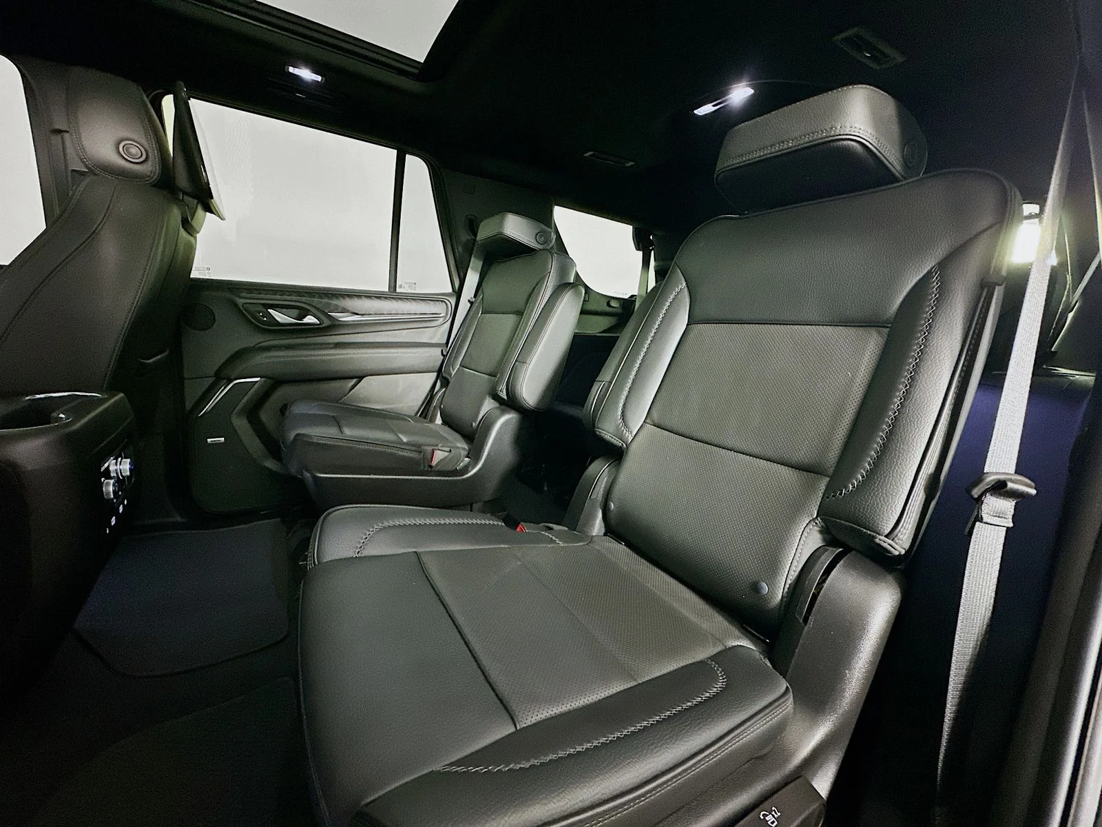 Used 2024 Onyx Black GMC Denali image 26